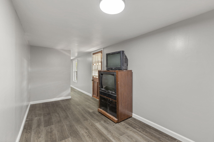 Listing Image 52