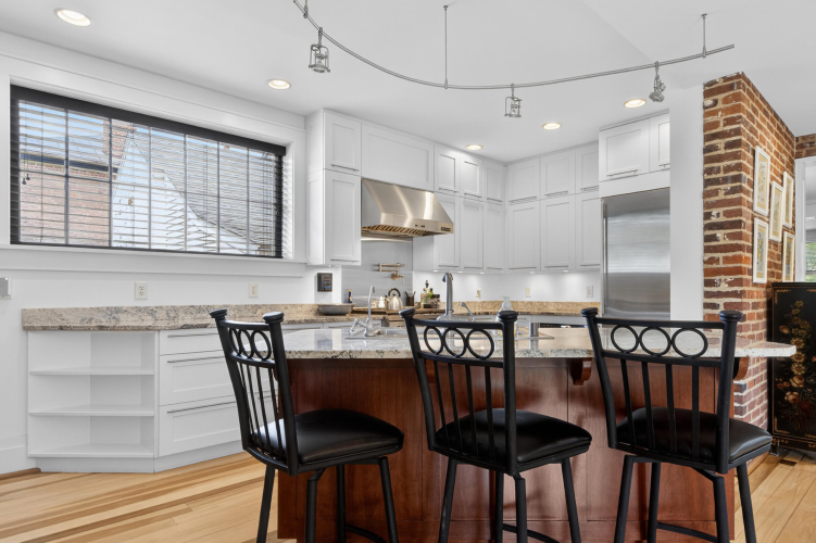 Listing Image 19