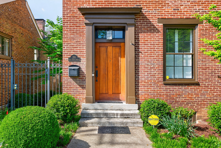 Listing Image 4