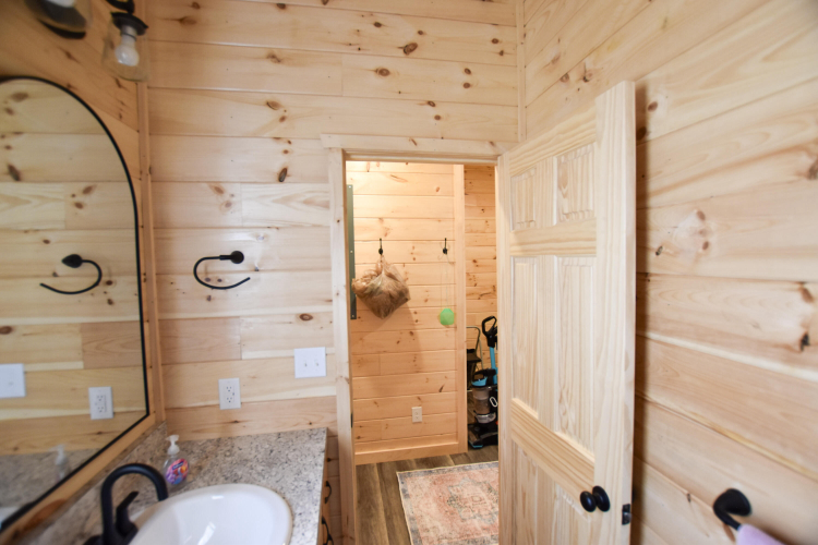 Listing Image 10