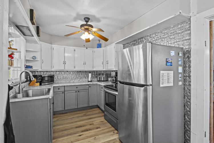 Listing Image 12