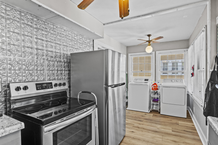 Listing Image 14