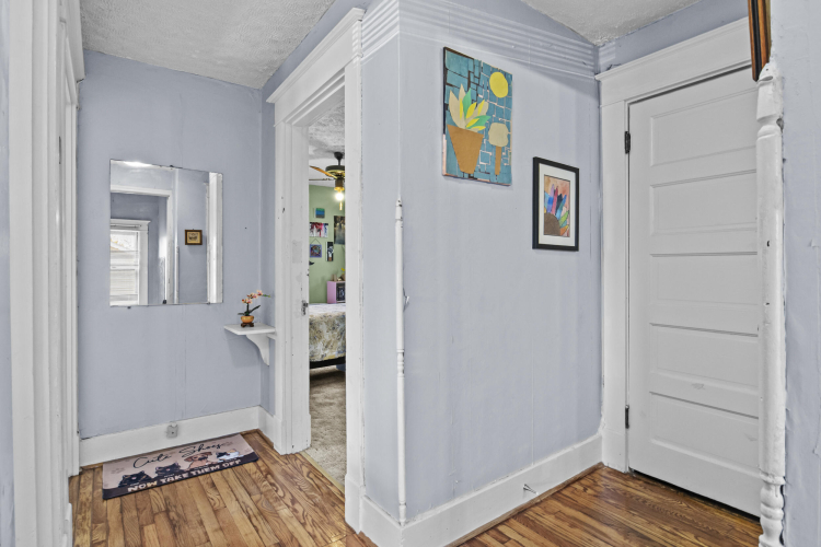 Listing Image 17