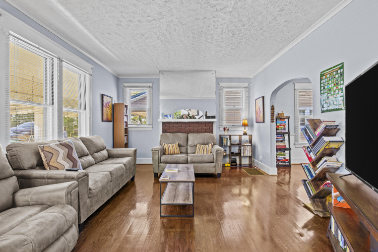 Listing Image 6