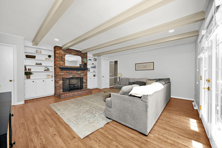 Listing Image 16