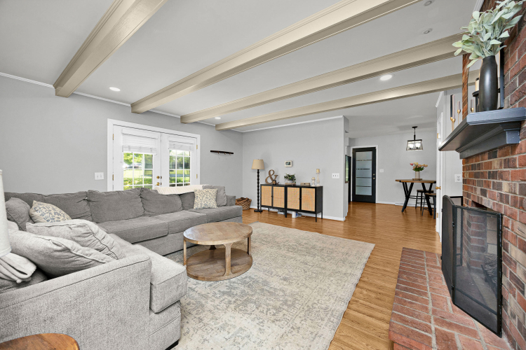 Listing Image 18