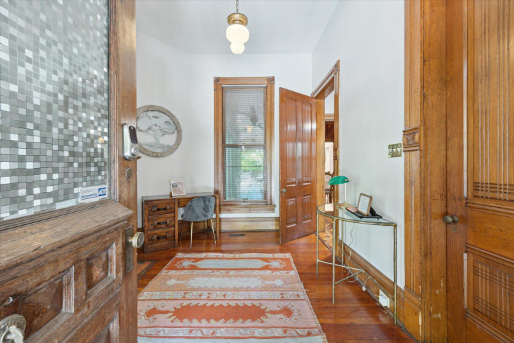 Listing Image 19
