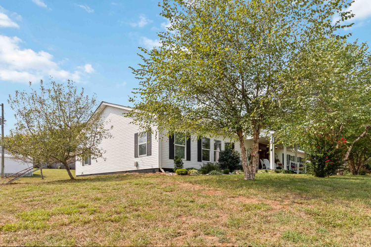 Listing Image 4