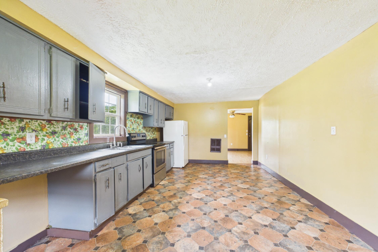 Listing Image 102