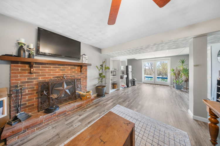 Listing Image 19