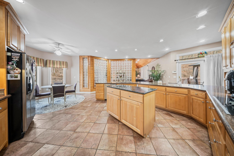 Listing Image 13