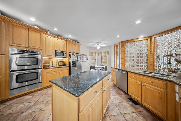 Listing Image 14