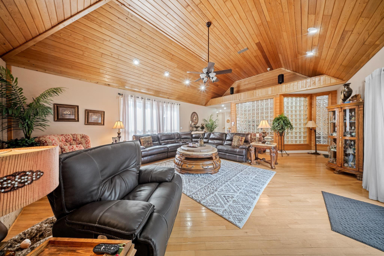 Listing Image 16