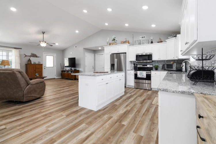 Listing Image 10