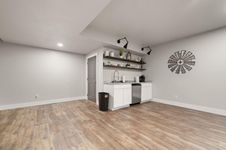 Listing Image 111