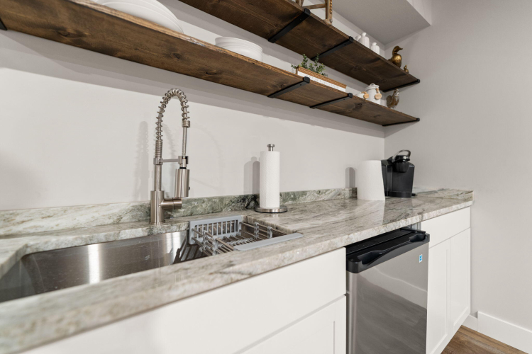 Listing Image 121