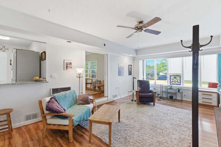 Listing Image 12
