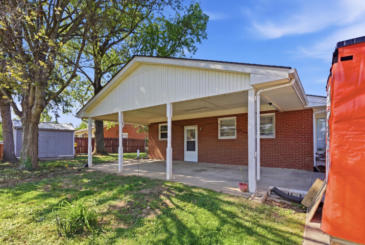 Listing Image 4
