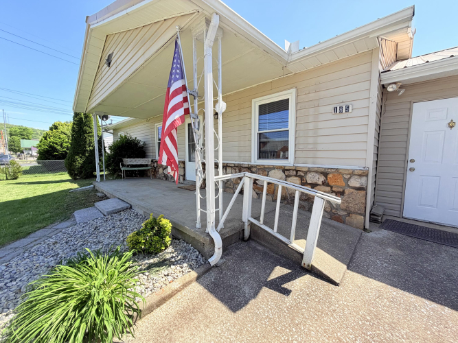 Listing Image 4