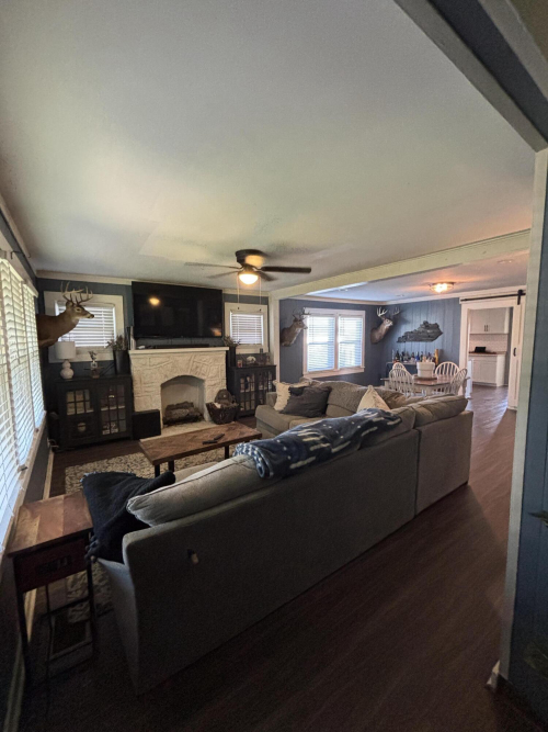 Listing Image 4