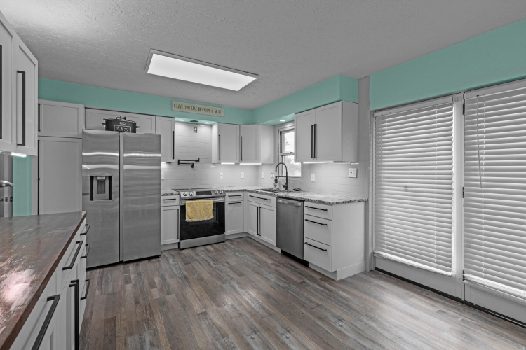 Listing Image 7