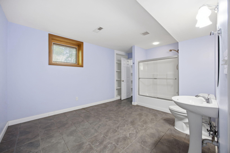 Listing Image 64