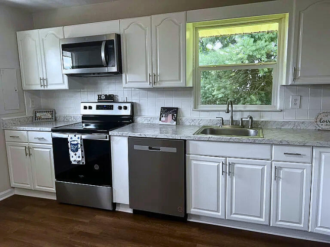 Listing Image 6