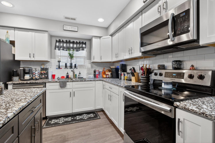 Listing Image 10
