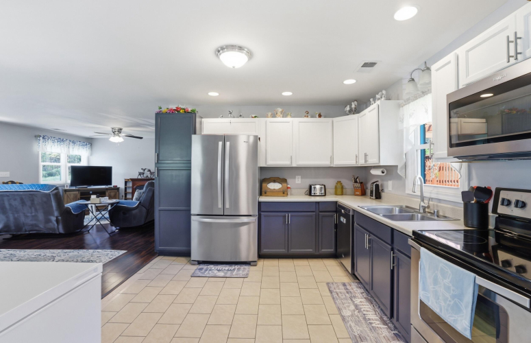 Listing Image 10