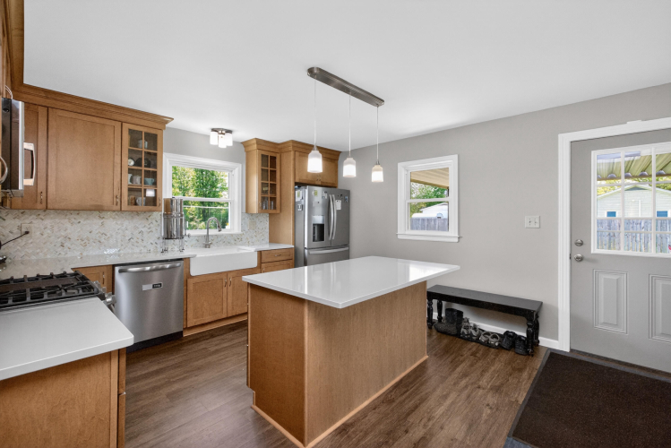 Listing Image 12