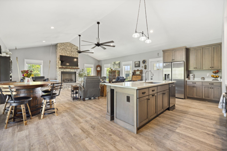 Listing Image 13