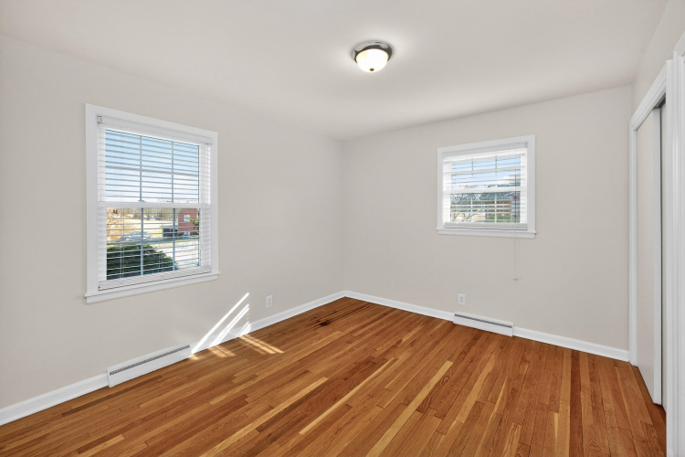 Listing Image 16