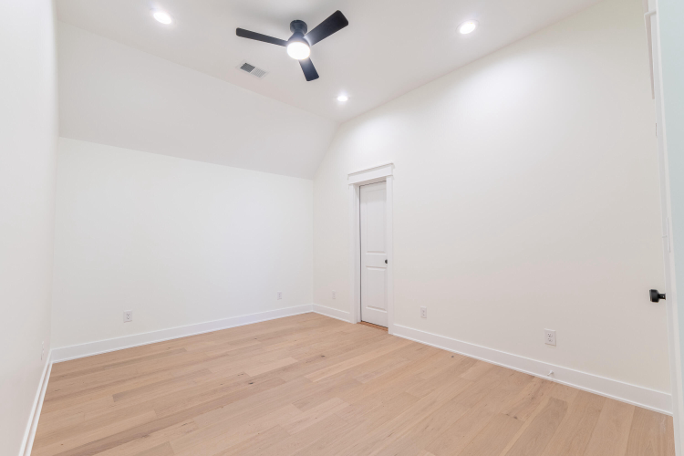 Listing Image 59