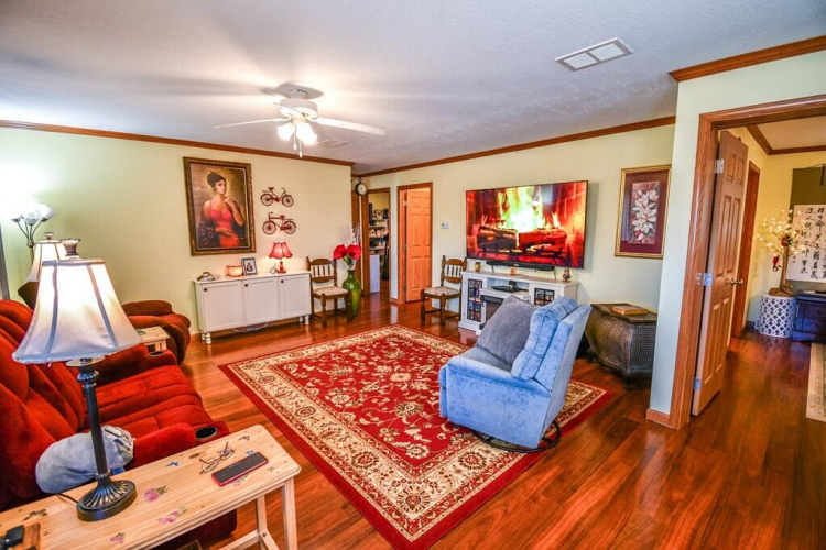 Listing Image 9