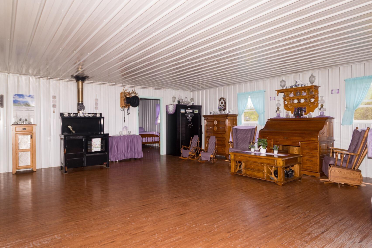 Listing Image 6