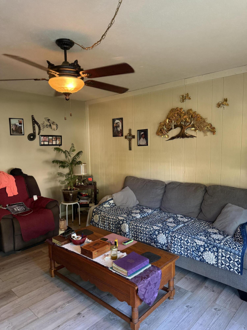 Listing Image 4