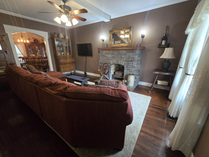 Listing Image 11