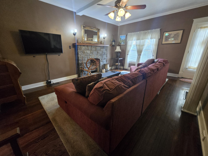 Listing Image 7