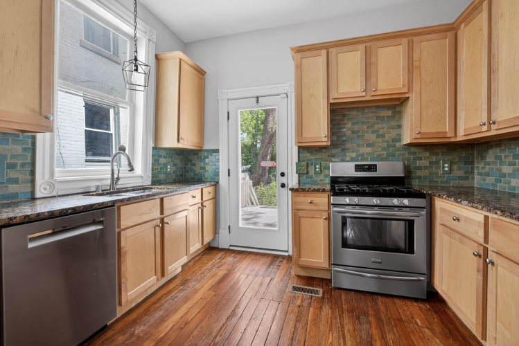 Listing Image 11