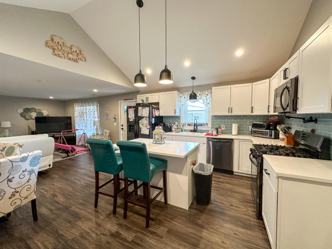 Listing Image 9
