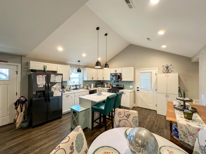 Listing Image 10