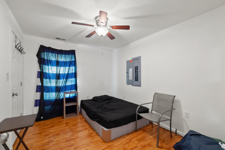 Listing Image 52