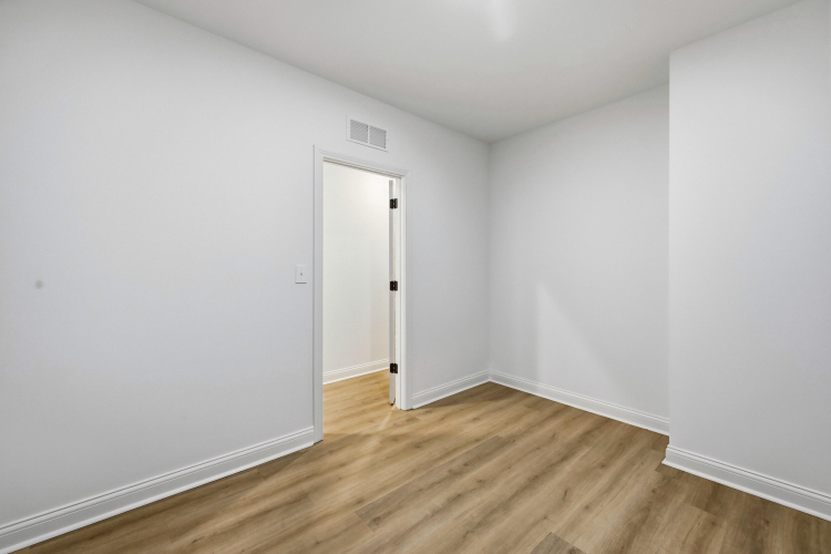 Listing Image 80