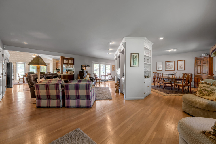 Listing Image 10