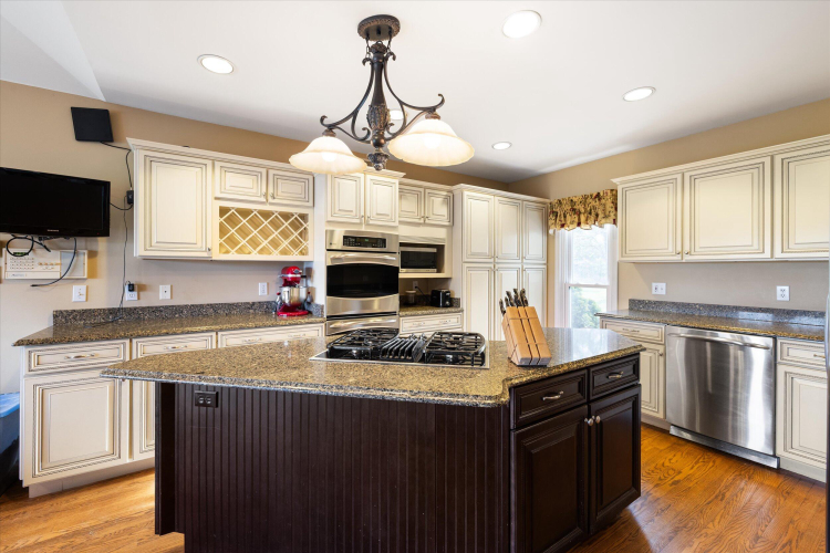 Listing Image 9