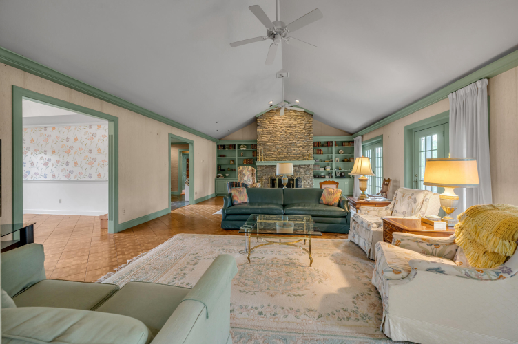 Listing Image 14