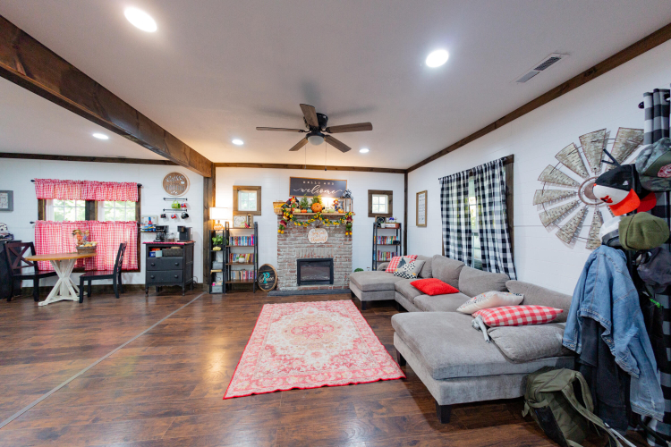 Listing Image 7