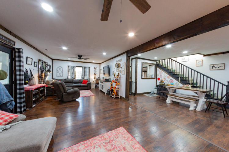 Listing Image 10