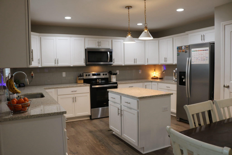 Listing Image 12