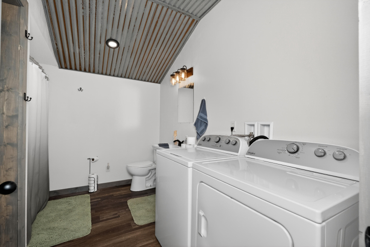 Listing Image 9